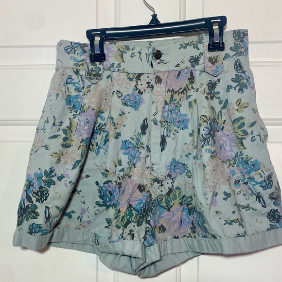 Urban Outfitters BDG Pleated Trouser Shorts Blue Floral 4  high waisted - Picture 6 of 6